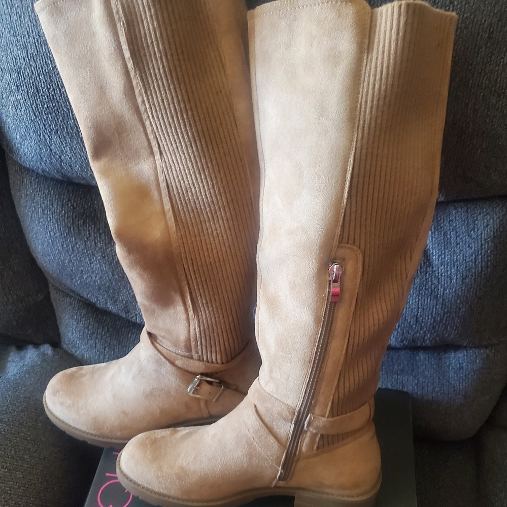 Brand New Sand Suede Corkys Boots Size 9